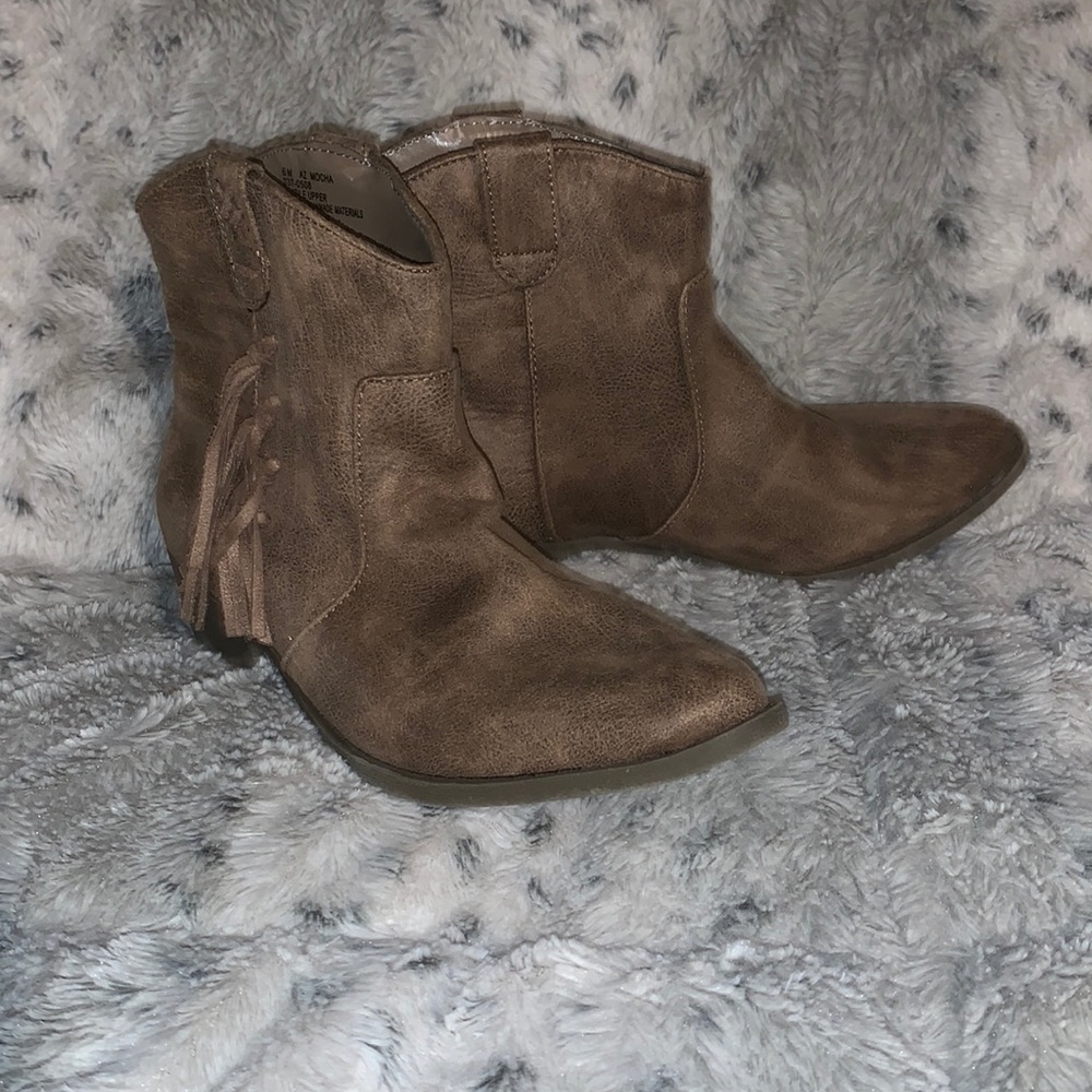 Mocha cow girl boots with side tassels 👢